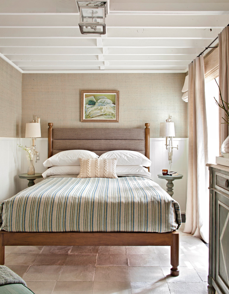 Modelo de dormitorio marinero con paredes beige y suelo beige