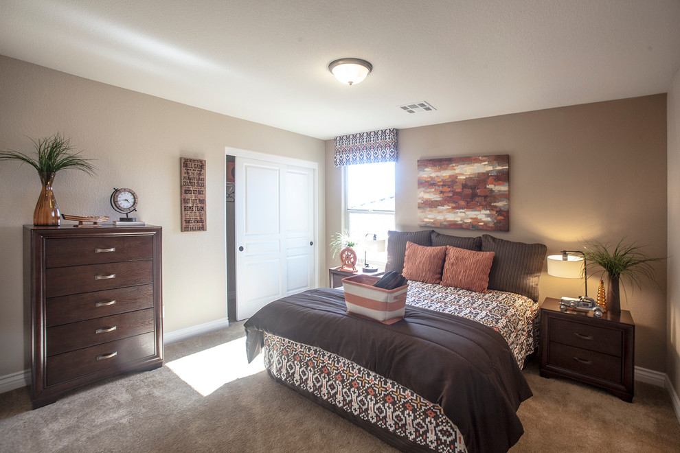 Example of a mid-sized transitional guest carpeted bedroom design in Las Vegas with beige walls