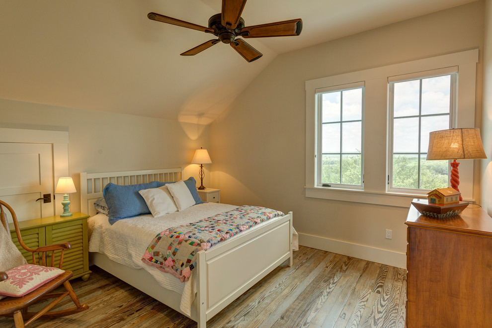 Bedroom - mid-sized cottage guest medium tone wood floor and brown floor bedroom idea in Austin with beige walls