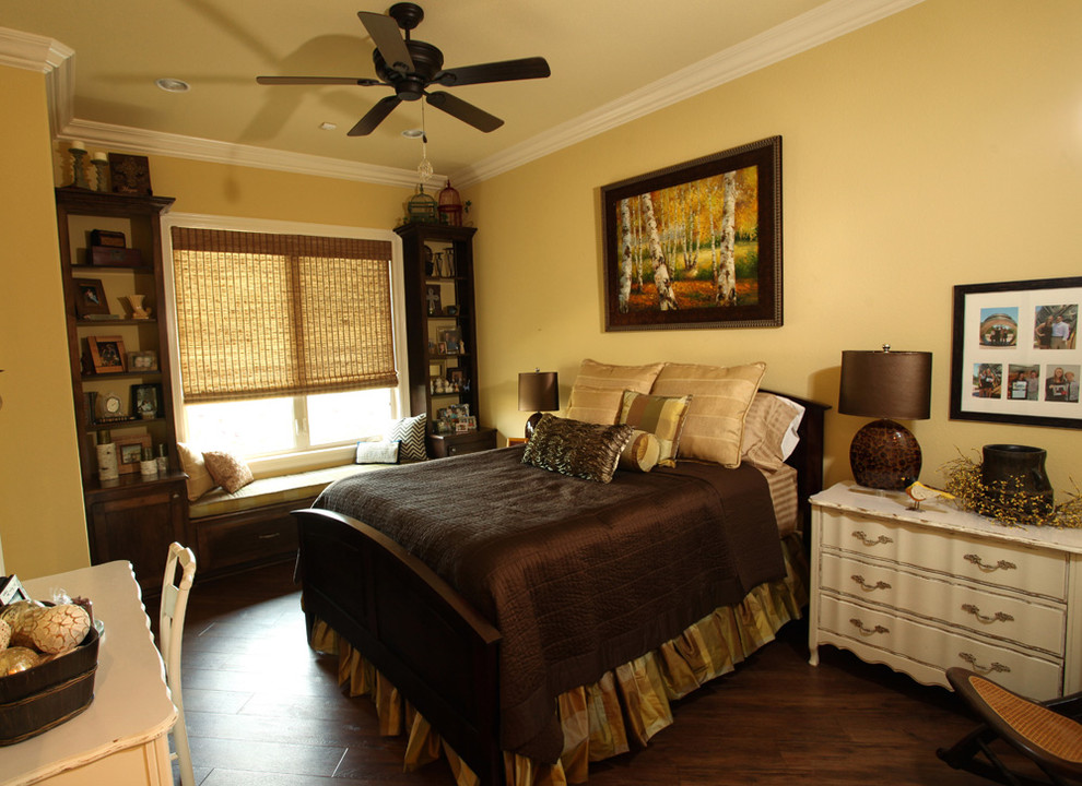 Bedroom - traditional bedroom idea in Houston