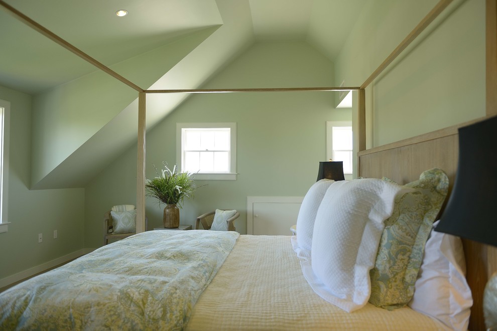 Aménagement d'une chambre contemporaine avec un mur vert.