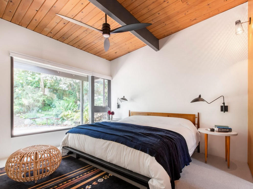 Inspiration for a 1950s bedroom remodel in Los Angeles