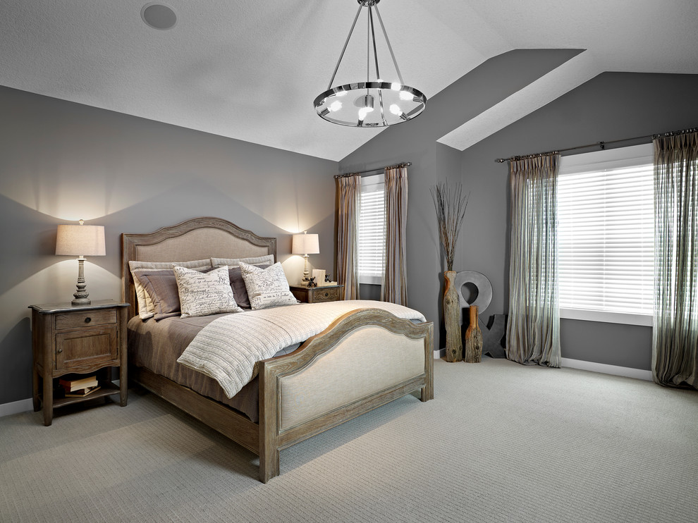 Bedroom - traditional bedroom idea in Edmonton