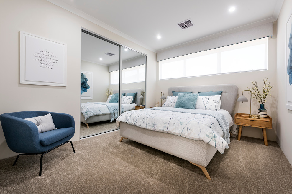 Foto de habitación de invitados minimalista grande con paredes blancas, moqueta y suelo beige