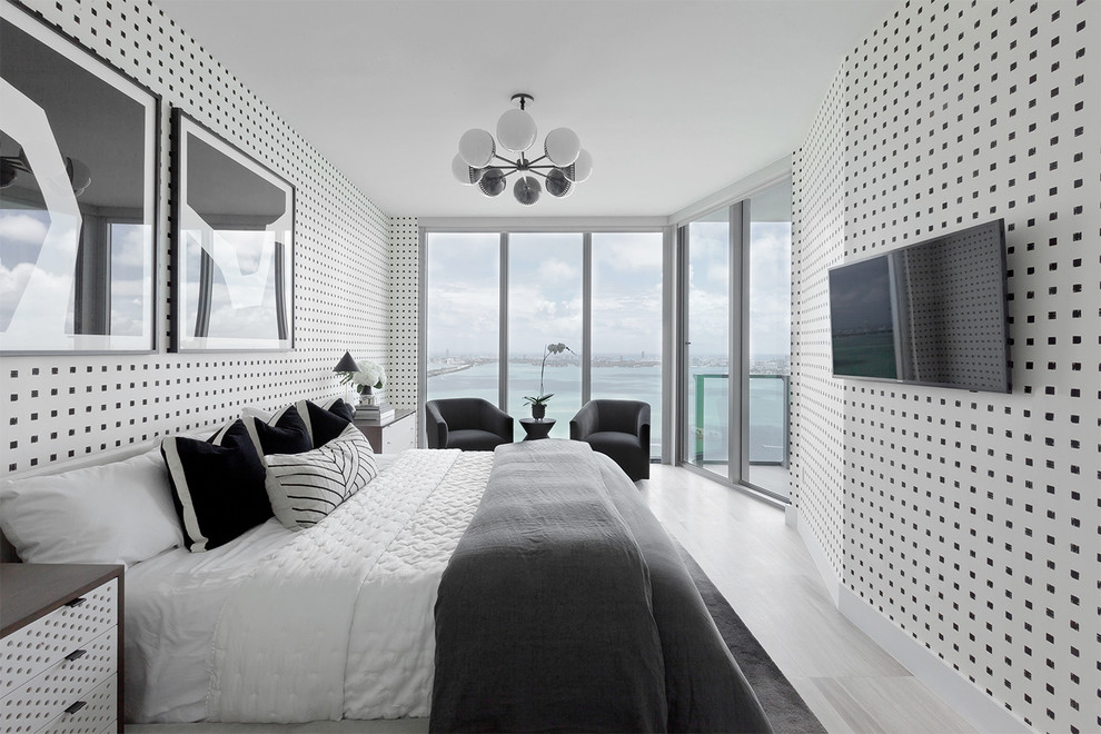 Idéer för ett modernt sovrum, med vita väggar och vitt golv