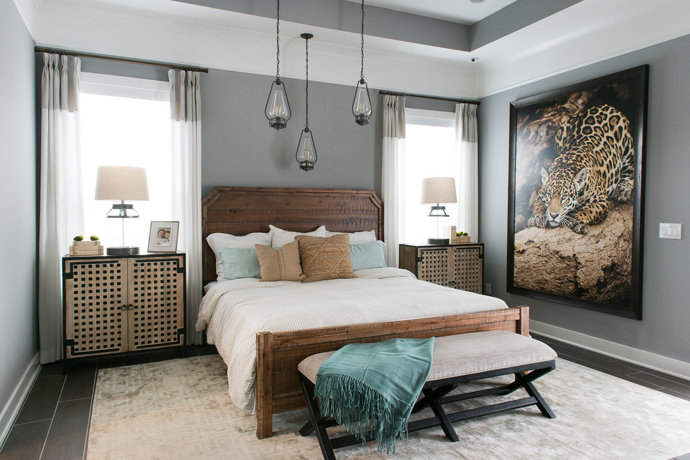 Пример оригинального дизайна: хозяйская спальня среднего размера в морском стиле с серыми стенами и полом из керамической плитки без камина
