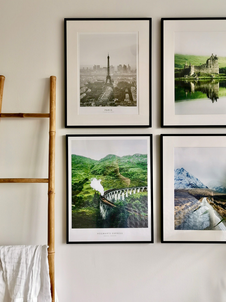 Idée de décoration pour une chambre nordique de taille moyenne avec un mur vert et un sol gris.