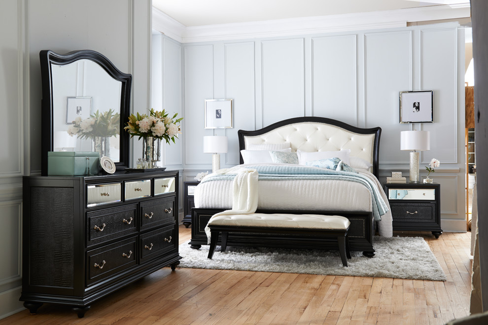 Inspiration for a contemporary bedroom remodel in Wilmington