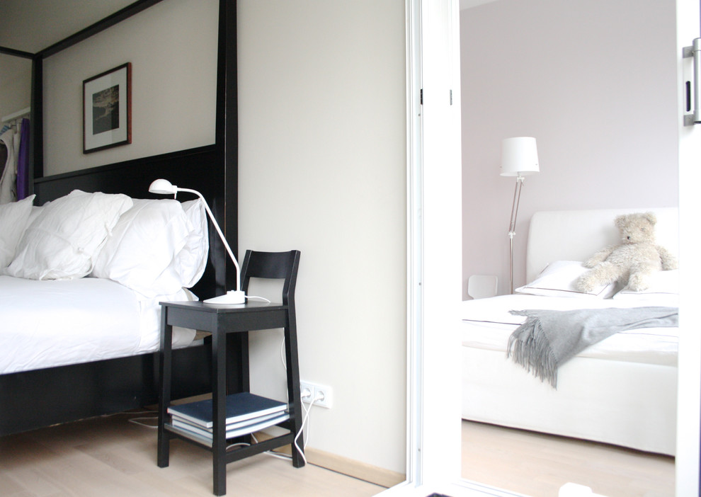 Inspiration for a transitional bedroom remodel in Amsterdam