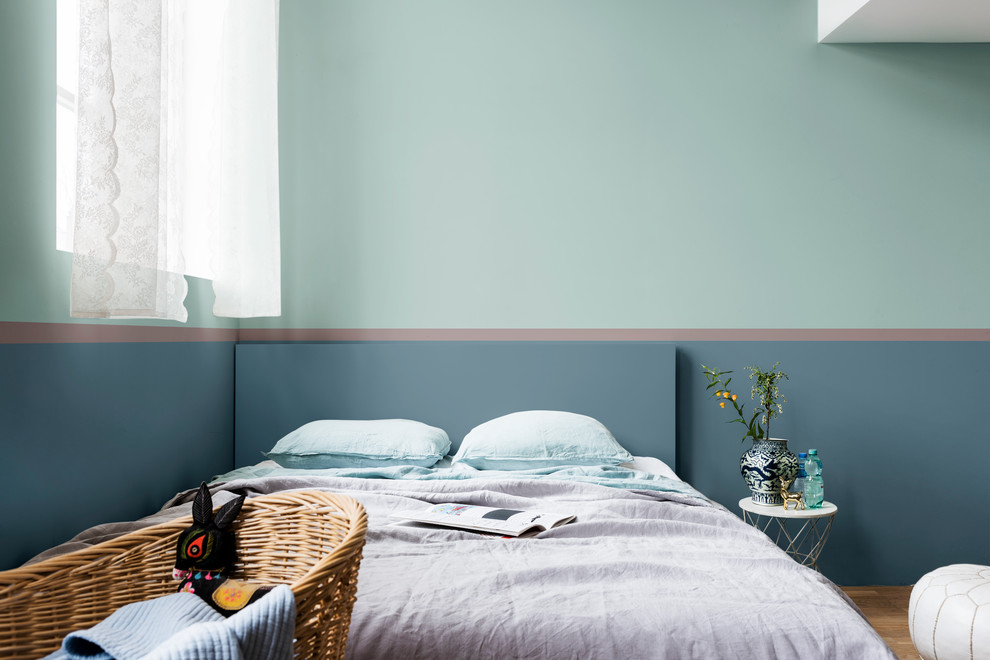 バークシャーにある北欧スタイルのおしゃれな寝室のレイアウト