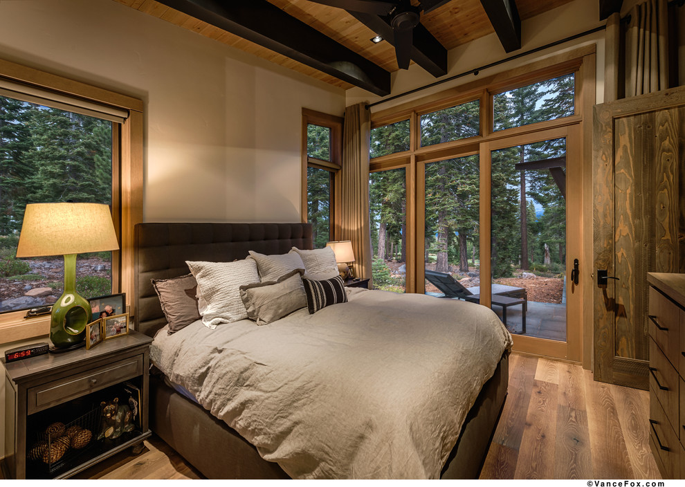 Inspiration for a rustic bedroom in Sacramento.