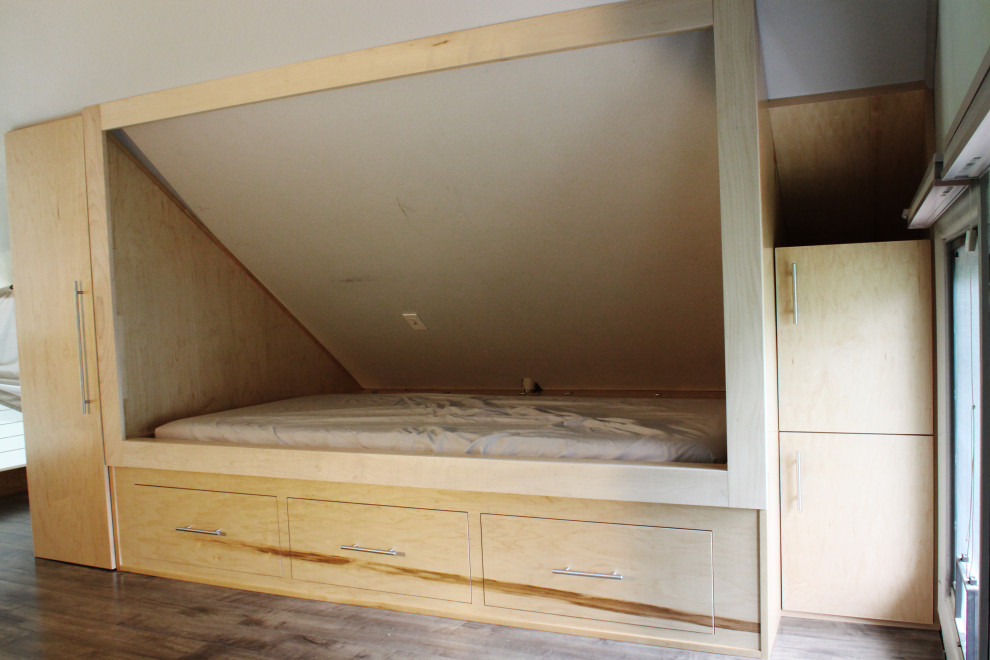 Источник вдохновения для домашнего уюта: большая спальня на антресоли в стиле модернизм