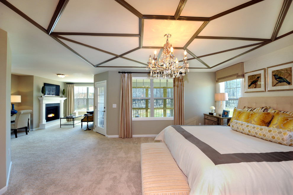 Источник вдохновения для домашнего уюта: огромная хозяйская спальня в классическом стиле с серыми стенами, ковровым покрытием, стандартным камином и фасадом камина из дерева