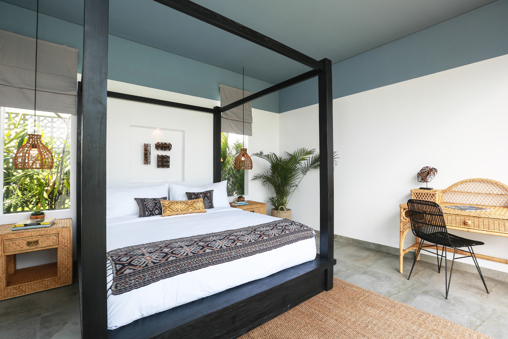 Ispirazione per una camera da letto tropicale con pareti bianche e pavimento grigio