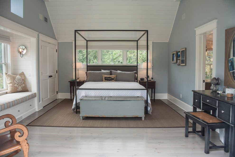 Идея дизайна: большая спальня в морском стиле с синими стенами