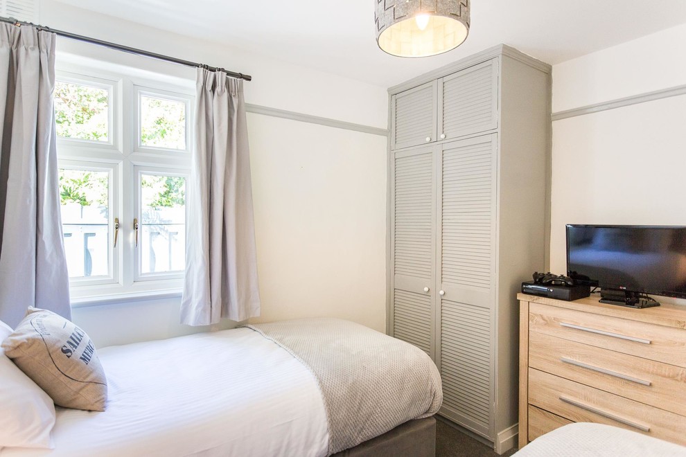 Bedroom - scandinavian bedroom idea in Cornwall