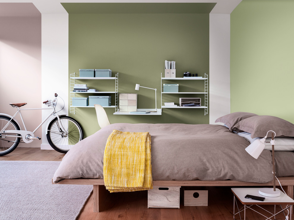 Bedroom - contemporary bedroom idea in Berkshire