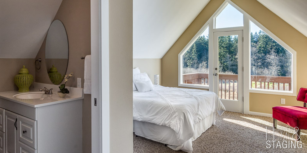 Design ideas for an eclectic master bedroom in Seattle with beige walls and carpet.