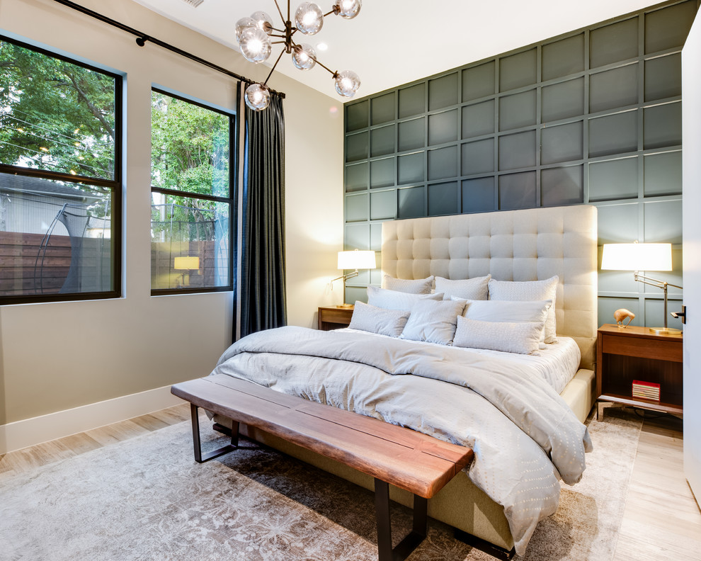Immagine di una camera degli ospiti design di medie dimensioni con pareti bianche e pavimento in legno massello medio
