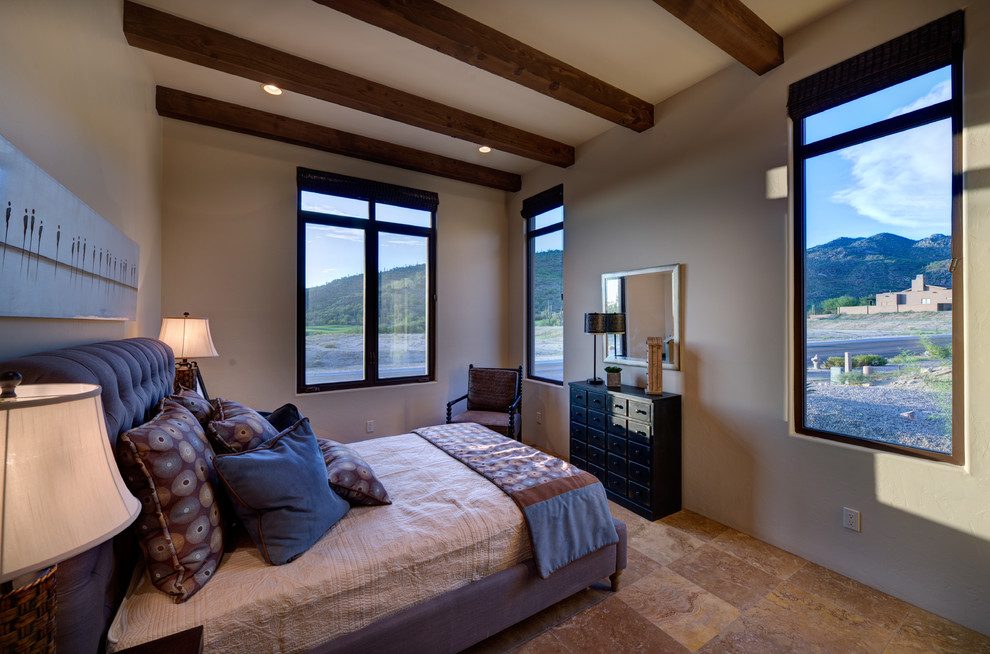 На фото: гостевая спальня среднего размера, (комната для гостей) с бежевыми стенами и полом из травертина без камина с