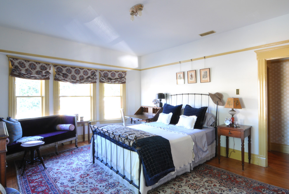 Пример оригинального дизайна: спальня в викторианском стиле