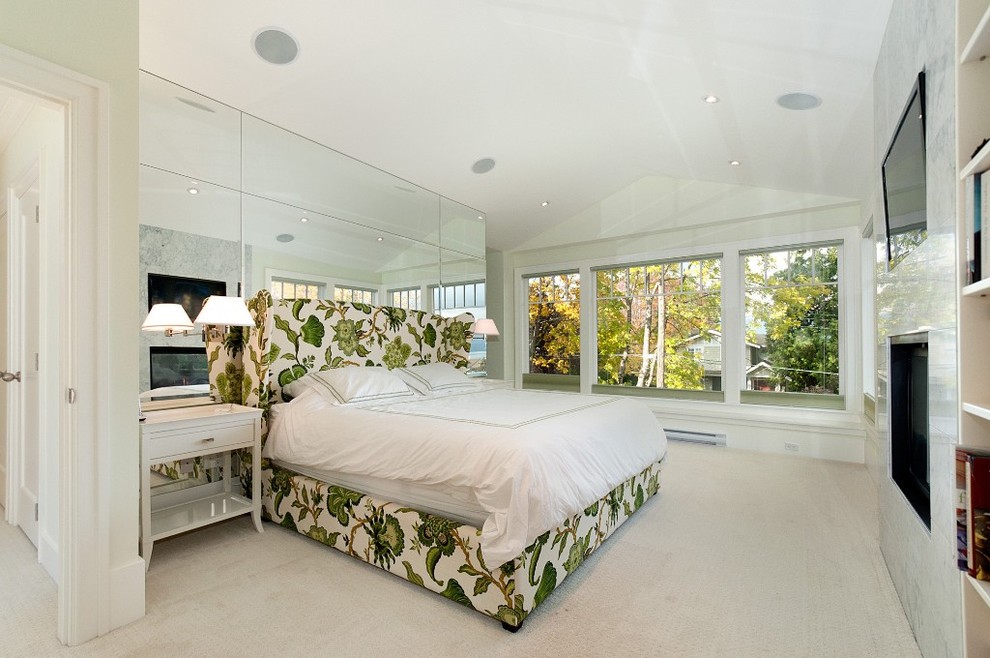 Klassisches Schlafzimmer mit Teppichboden in Vancouver