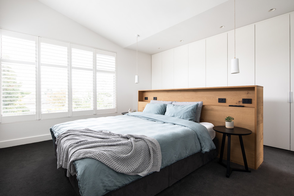 Esempio di una camera da letto contemporanea con pareti bianche, moquette e pavimento grigio