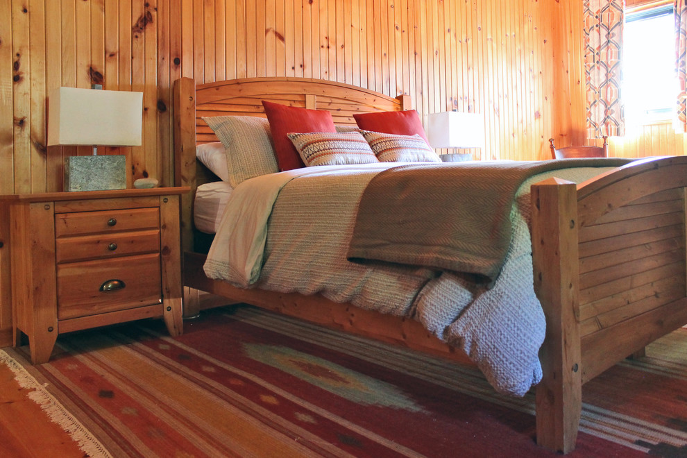 Inspiration for a rustic bedroom remodel in Montreal