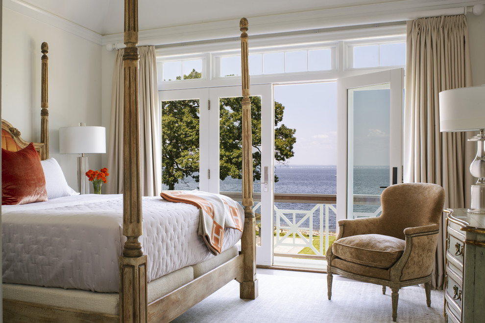 Пример оригинального дизайна: спальня в морском стиле с белыми стенами