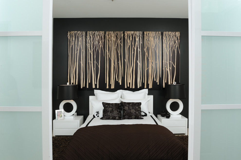 ロサンゼルスにあるコンテンポラリースタイルのおしゃれな寝室 (黒い壁) のレイアウト