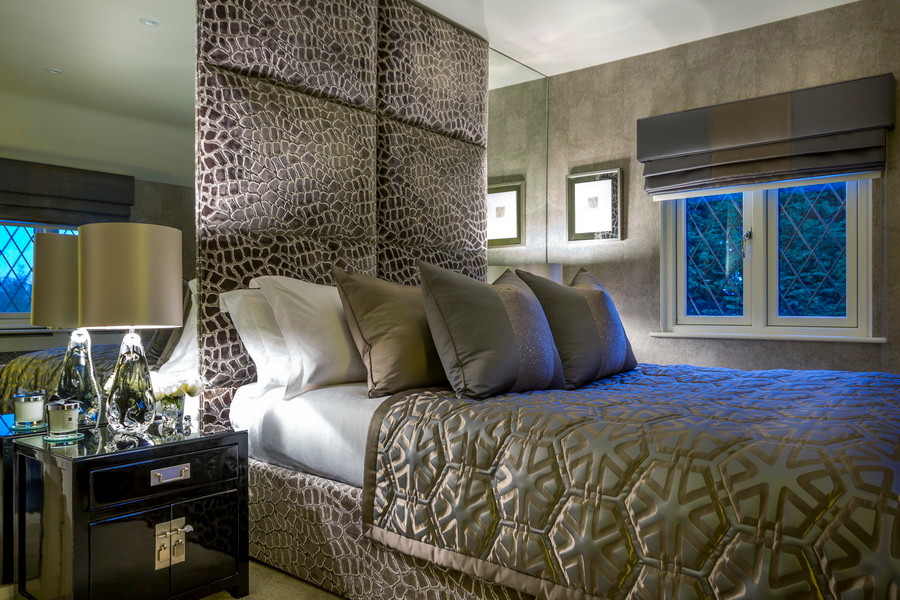 Imagen de habitación de invitados contemporánea de tamaño medio sin chimenea con moqueta