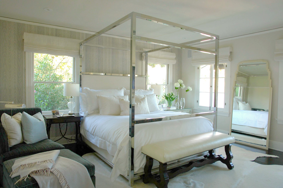 Пример оригинального дизайна: гостевая спальня среднего размера, (комната для гостей) в стиле модернизм с серыми стенами, темным паркетным полом и черным полом без камина