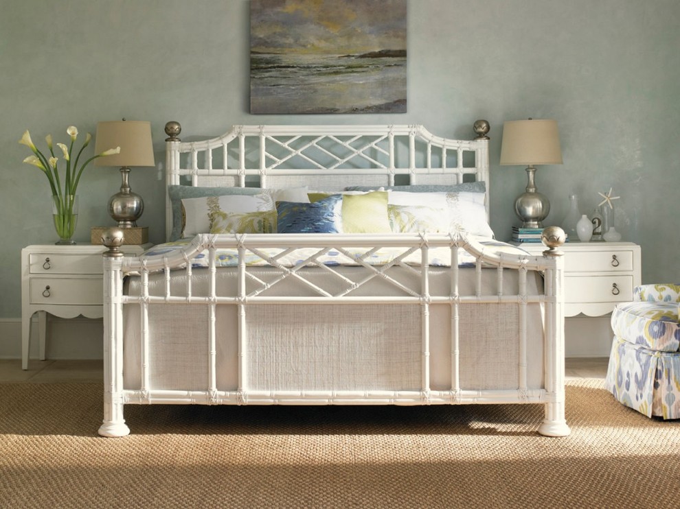 Стильный дизайн: большая хозяйская спальня в морском стиле с синими стенами, ковровым покрытием и бежевым полом без камина - последний тренд