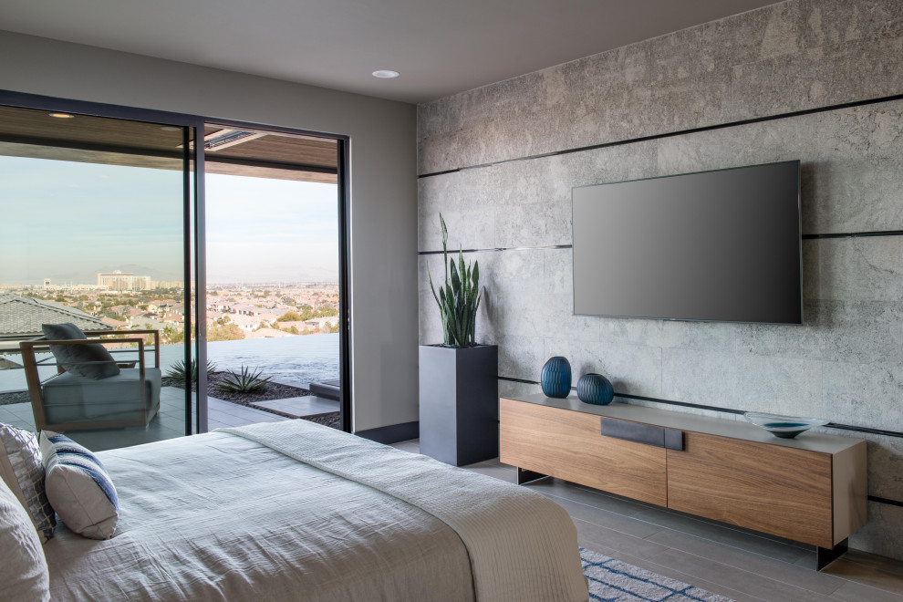 Свежая идея для дизайна: гостевая спальня среднего размера, (комната для гостей) в современном стиле с серыми стенами, полом из керамической плитки, серым полом и панелями на части стены - отличное фото интерьера