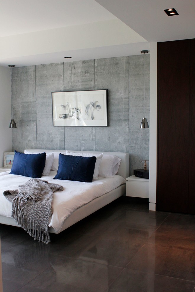 Cette image montre une chambre parentale minimaliste de taille moyenne avec un mur blanc, un sol en carrelage de porcelaine et un sol gris.