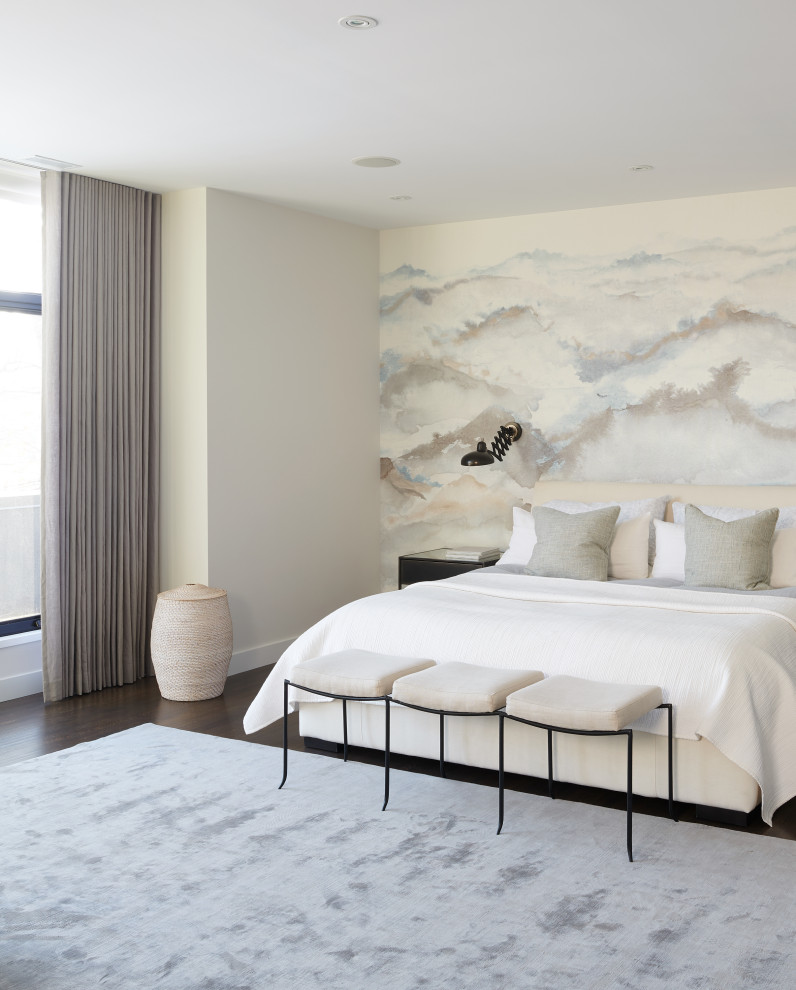 トロントにある中くらいなコンテンポラリースタイルのおしゃれな主寝室 (白い壁、無垢フローリング) のインテリア