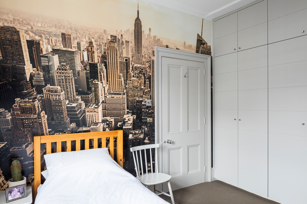 Пример оригинального дизайна: гостевая спальня (комната для гостей) в современном стиле с ковровым покрытием и серым полом