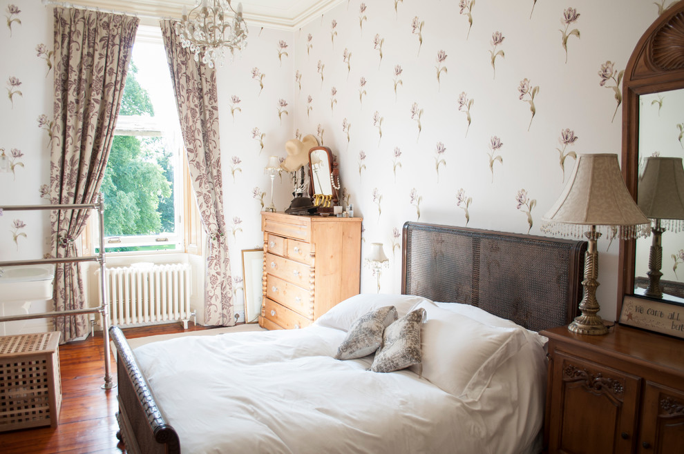 Inspiration for a timeless bedroom remodel in Glasgow