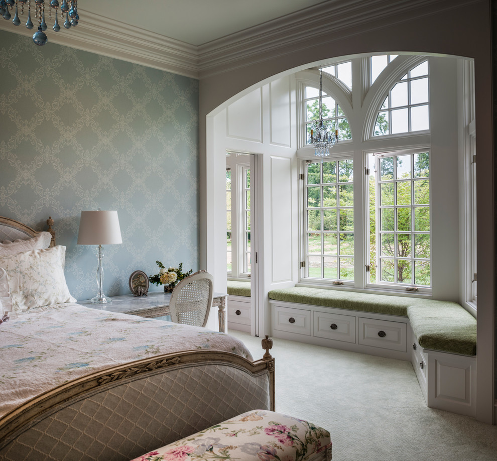 Idéer för mycket stora vintage sovrum, med blå väggar och heltäckningsmatta