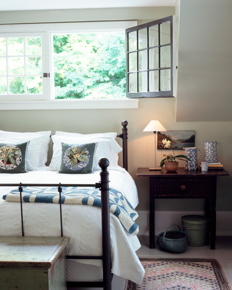 Diseño de dormitorio clásico con paredes beige