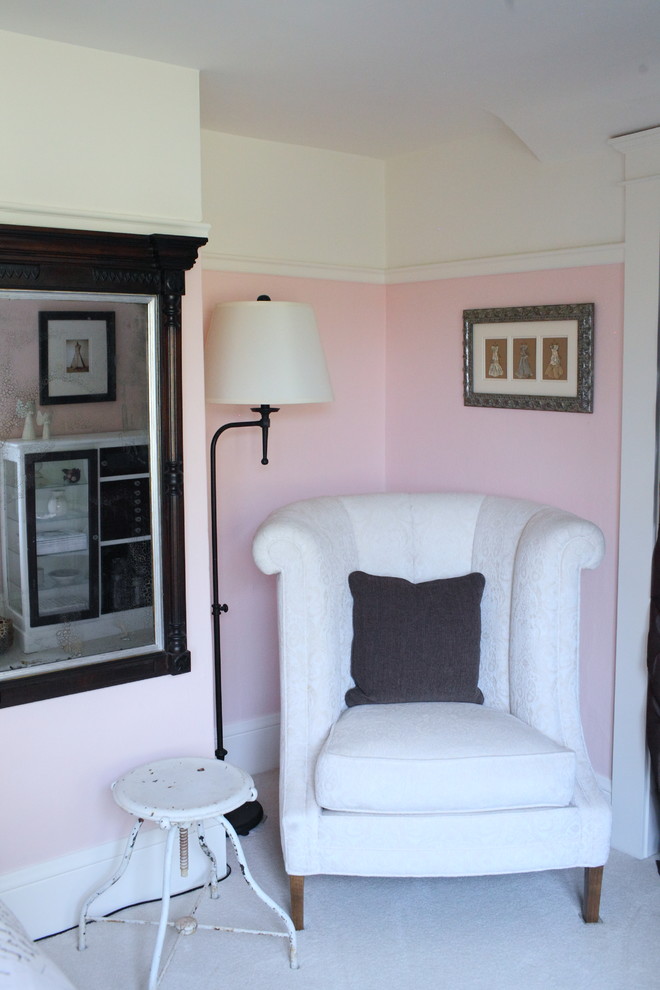 Mittelgroßes Klassisches Gästezimmer mit rosa Wandfarbe und Teppichboden in Portland