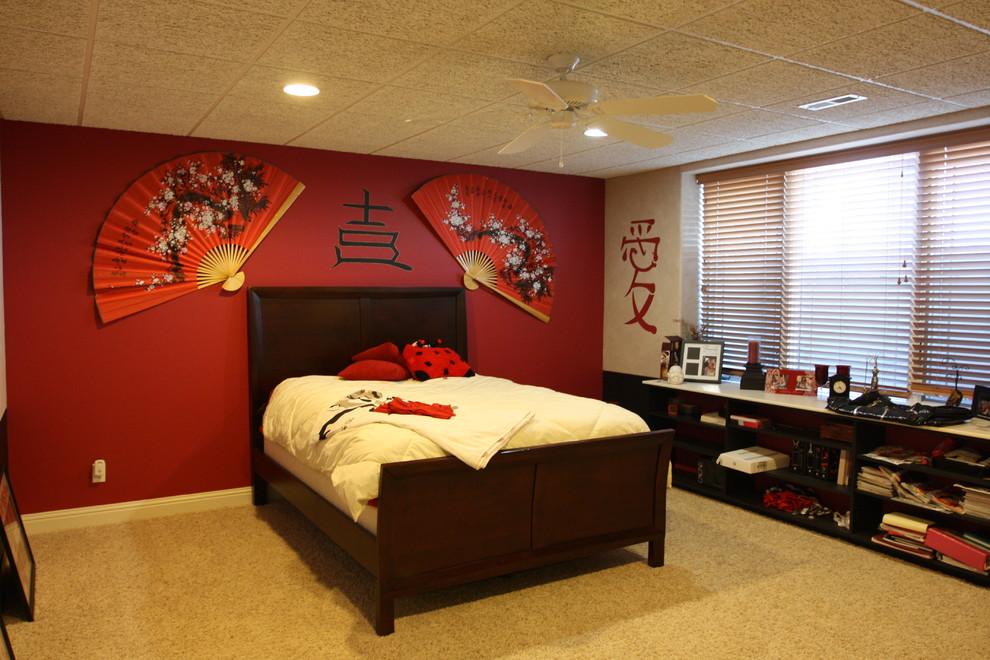 Idee per una camera da letto stile loft con pareti rosse, moquette e nessun camino