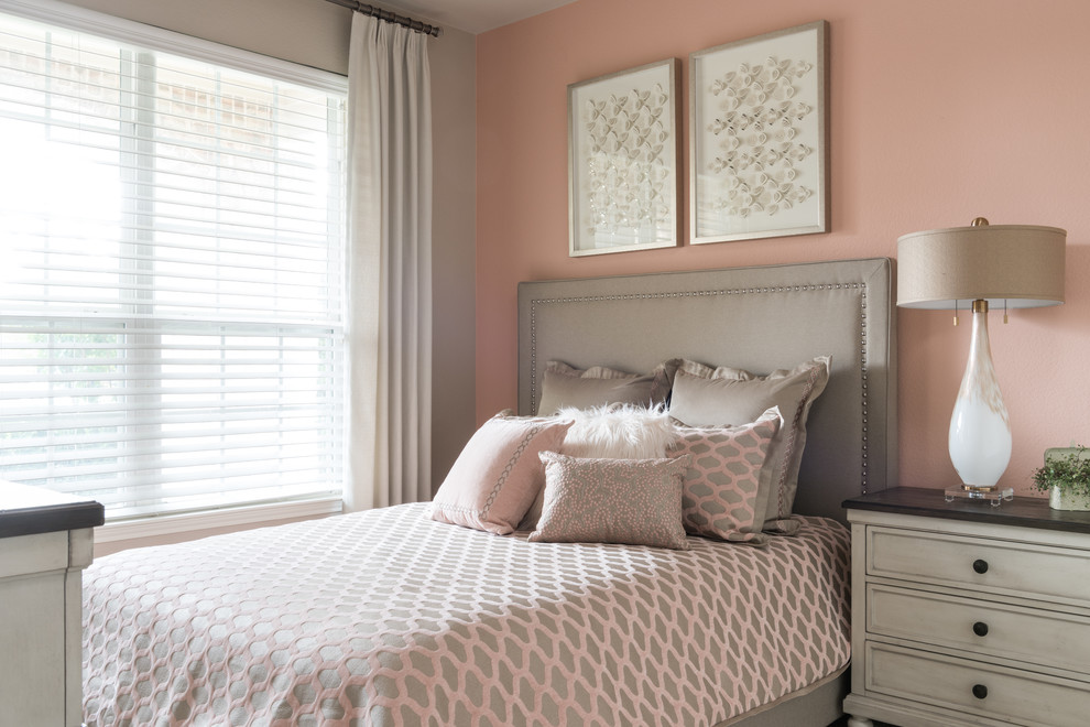 Bedroom - mid-sized traditional guest carpeted bedroom idea in Dallas with pink walls and no fireplace