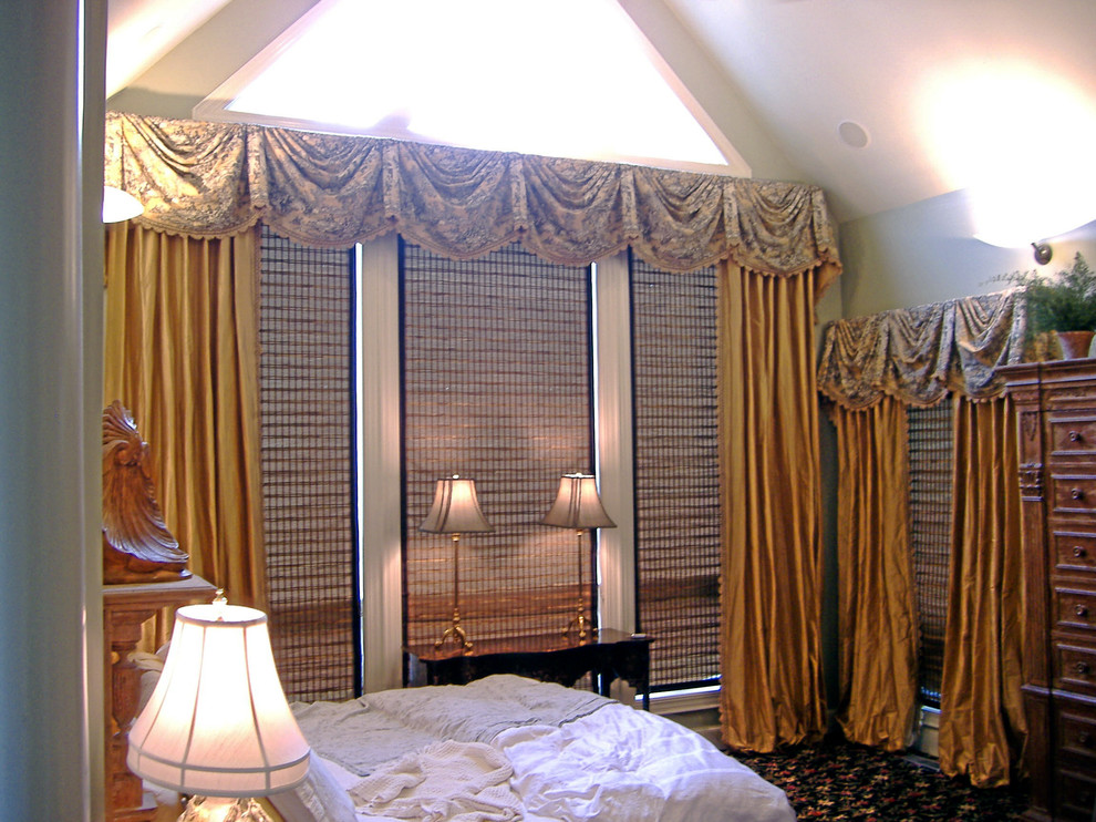 Example of a classic bedroom design in Charlotte