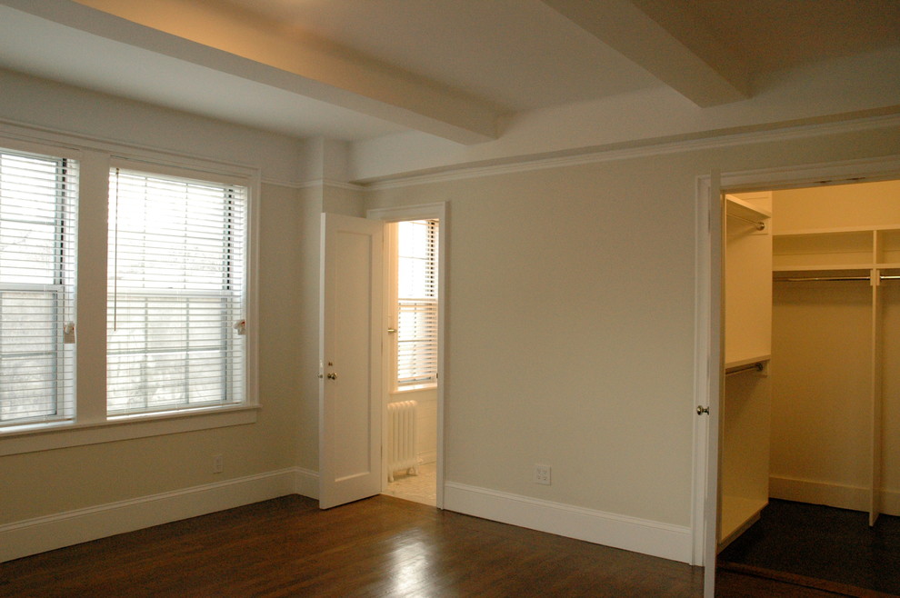Traditional prewar apartments Bedroom New York by Urban RED