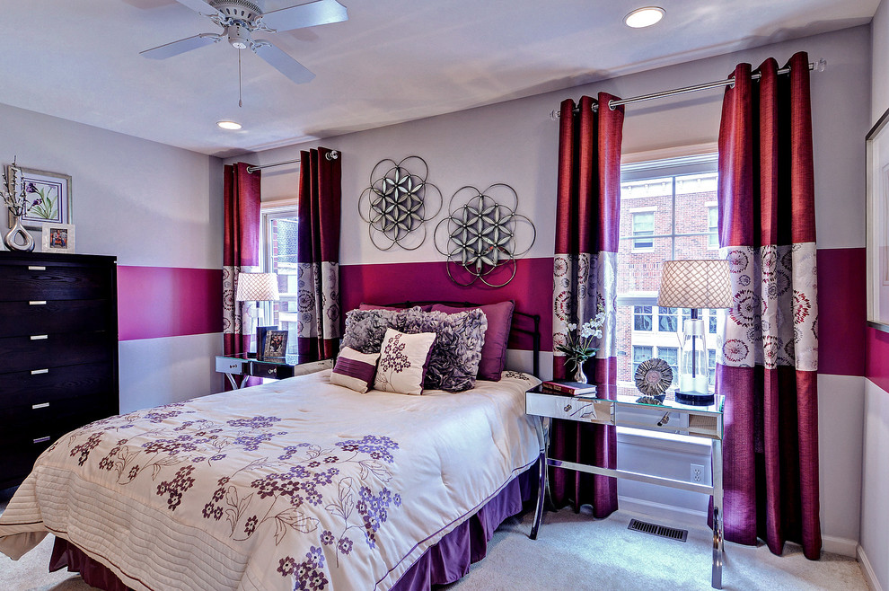 フィラデルフィアにある中くらいなトラディショナルスタイルのおしゃれな客用寝室 (グレーの壁、カーペット敷き) のレイアウト