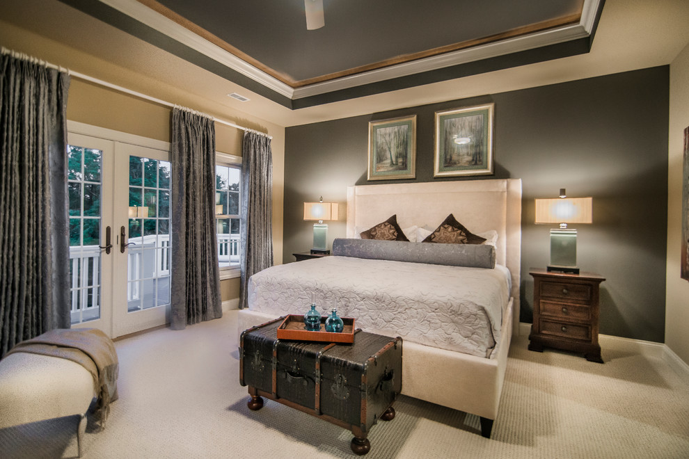Design ideas for a traditional bedroom in Columbus.