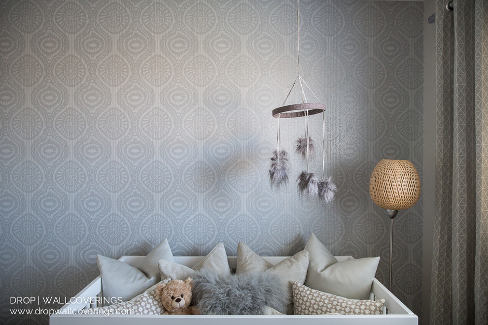 Exemple d'une petite chambre scandinave avec un mur gris.