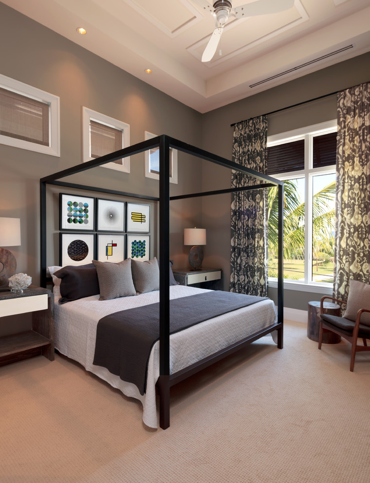 На фото: большая хозяйская спальня в стиле неоклассика (современная классика) с серыми стенами, ковровым покрытием и бежевым полом без камина