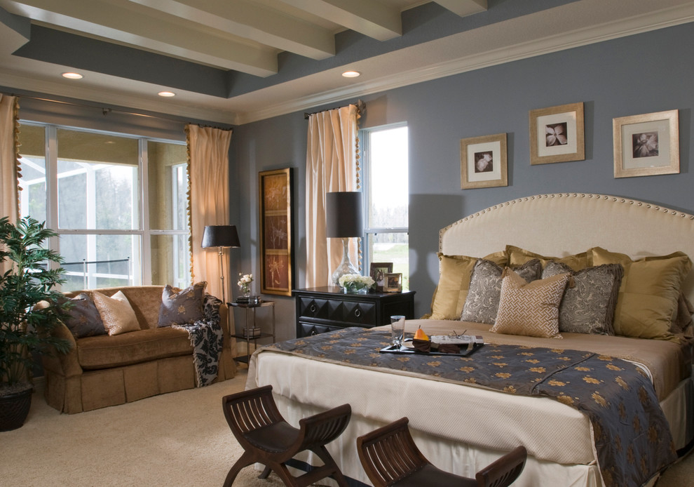 Traditional grey and cream bedroom in Orlando.